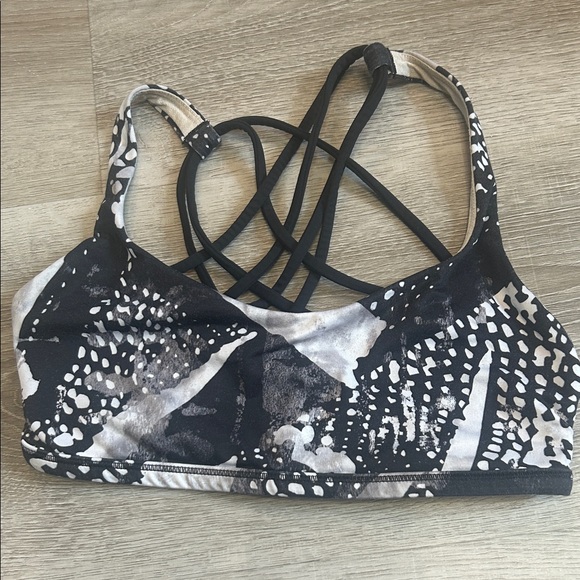 Lululemon Free to Be Wild Sports Bra Size 4 - Picture 2 of 6